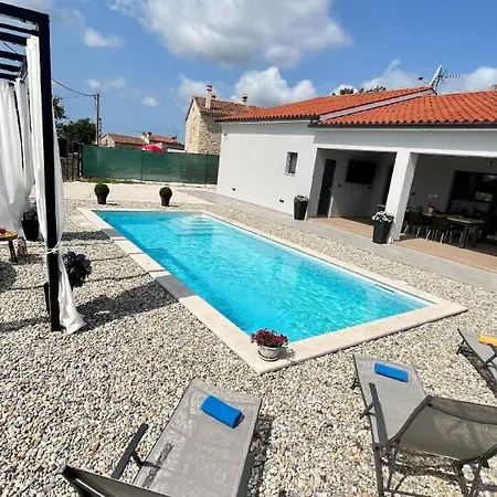 Exklusiv Neues Ferienhaus Mit Privatem Pool
