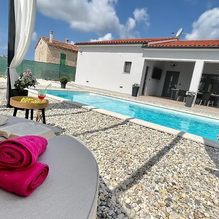 Exklusiv Neues Ferienhaus Mit Privatem Pool Svetvinčenat