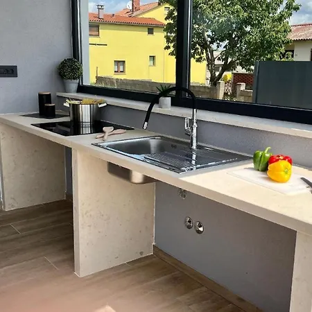 Casa de Férias Exklusiv Neues Ferienhaus Mit Privatem Pool Svetvinčenat