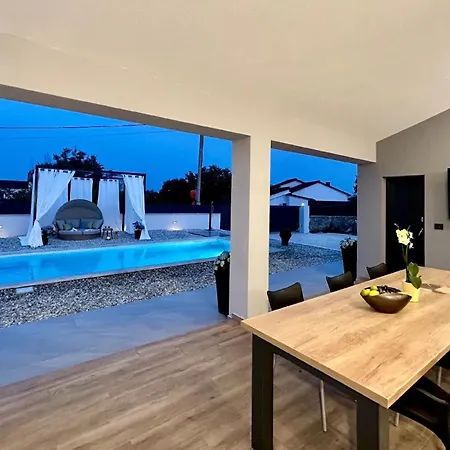 Exklusiv Neues Ferienhaus Mit Privatem Pool