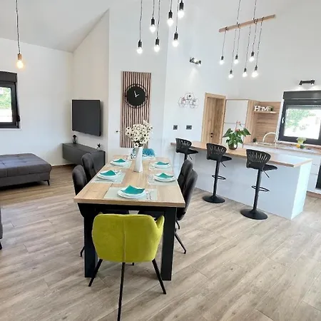 Casa de Férias Exklusiv Neues Ferienhaus Mit Privatem Pool Svetvinčenat