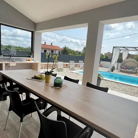 Exklusiv Neues Ferienhaus Mit Privatem Pool