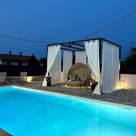 Casa de Férias Exklusiv Neues Ferienhaus Mit Privatem Pool *